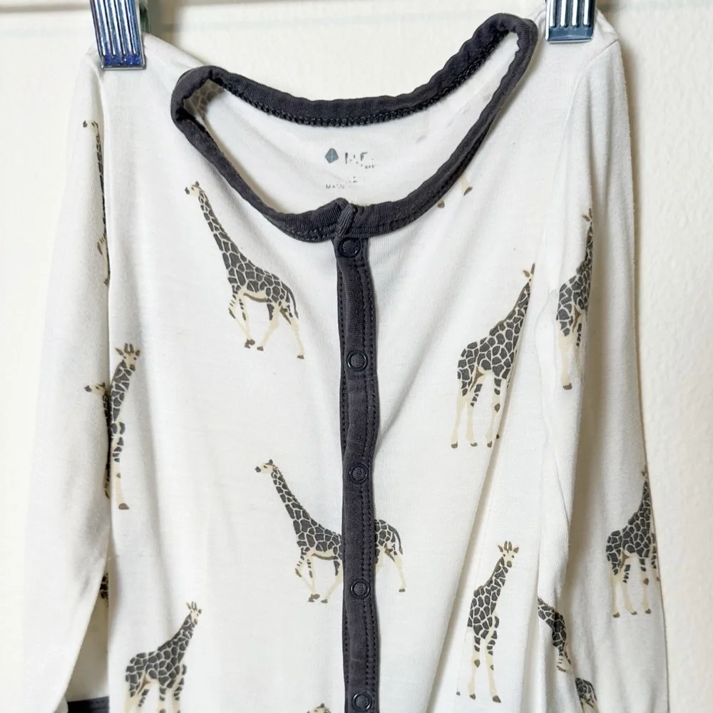 Kyte Baby Snap Footless Onesie Sleep Suit Giraffe Print 12-18 Months